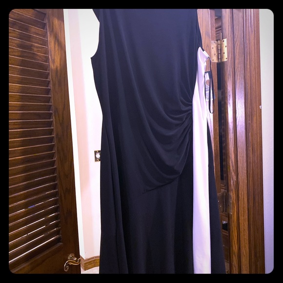 Dress - Picture 1 of 3